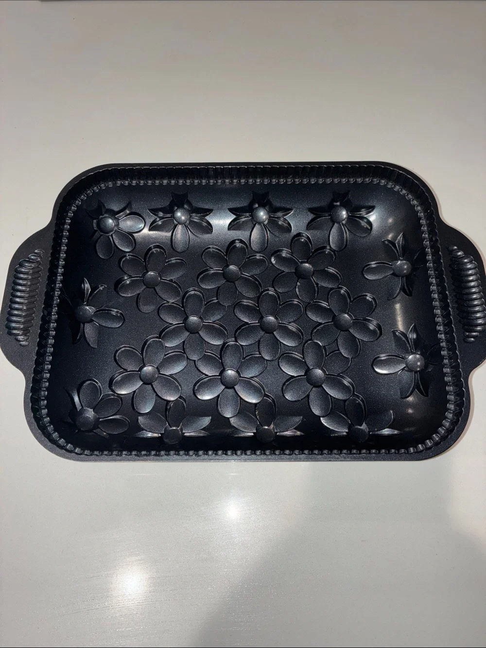 NORDIC WARE (EUC) Daisy Cake Pan With Two Handles Black Floral Cast Iron 10 Cup.